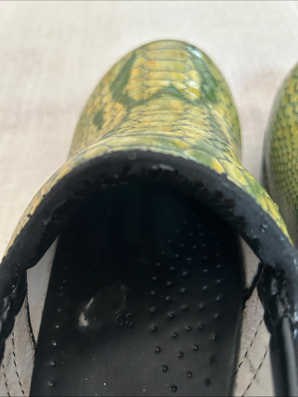 Dansko Professional Python Patent Green Clogs Women's Size 39 Snakeskin Leather - Picture 13 of 14